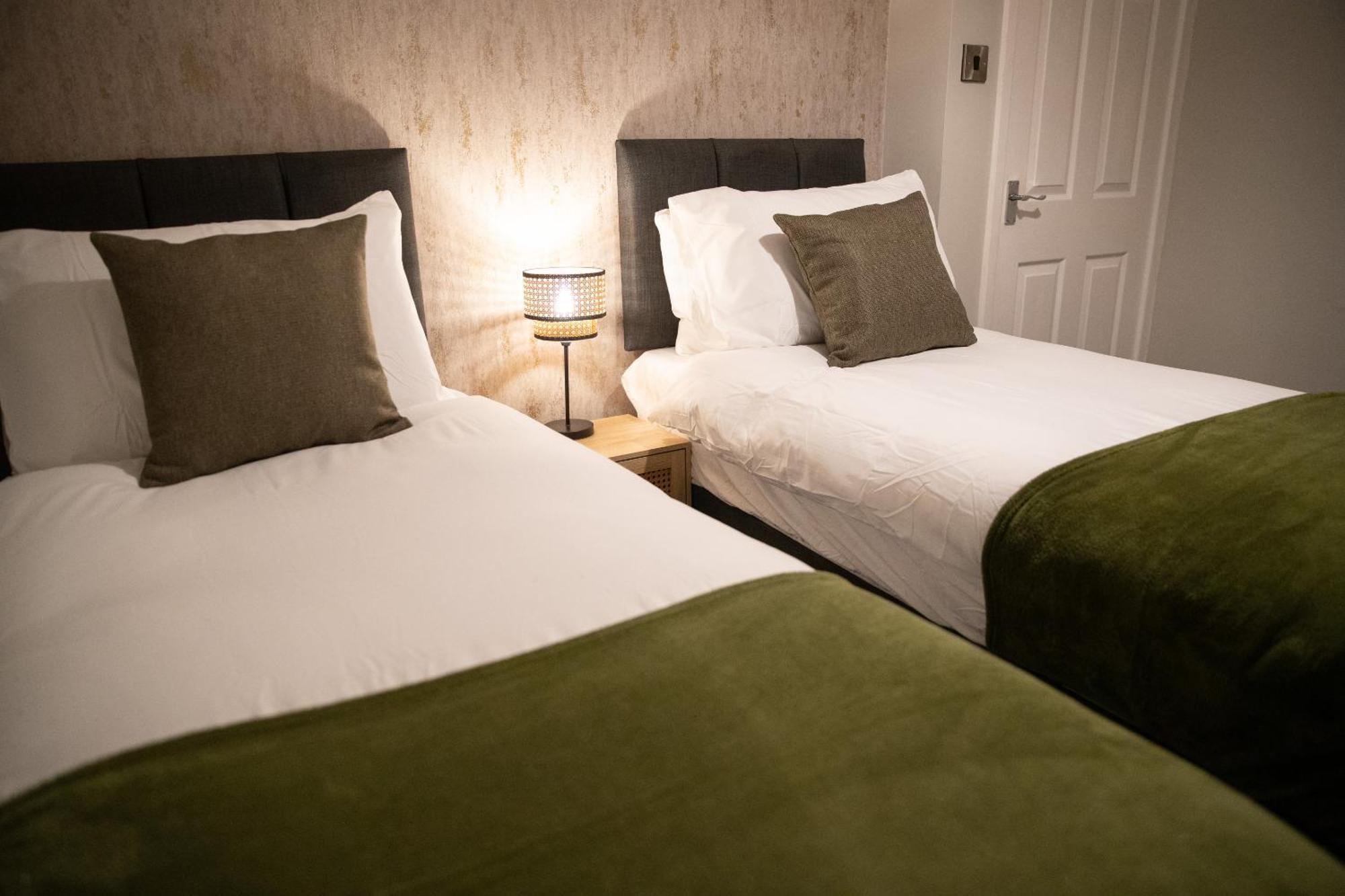 2 Bedroom Property With Free Parking Close To Leeds City Centre ภายนอก รูปภาพ