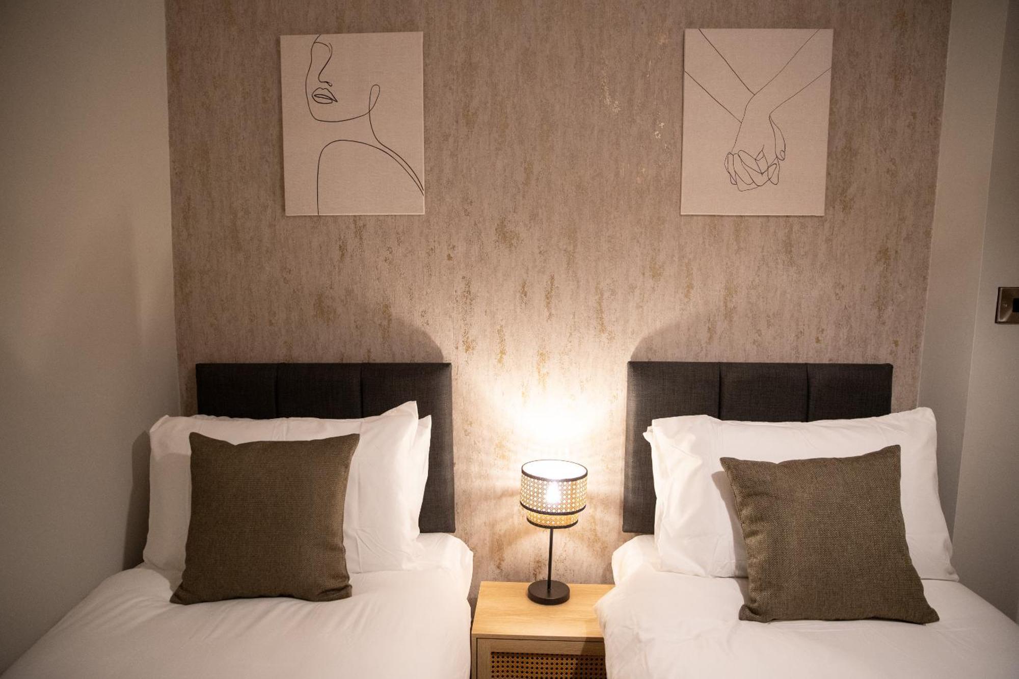 2 Bedroom Property With Free Parking Close To Leeds City Centre ภายนอก รูปภาพ