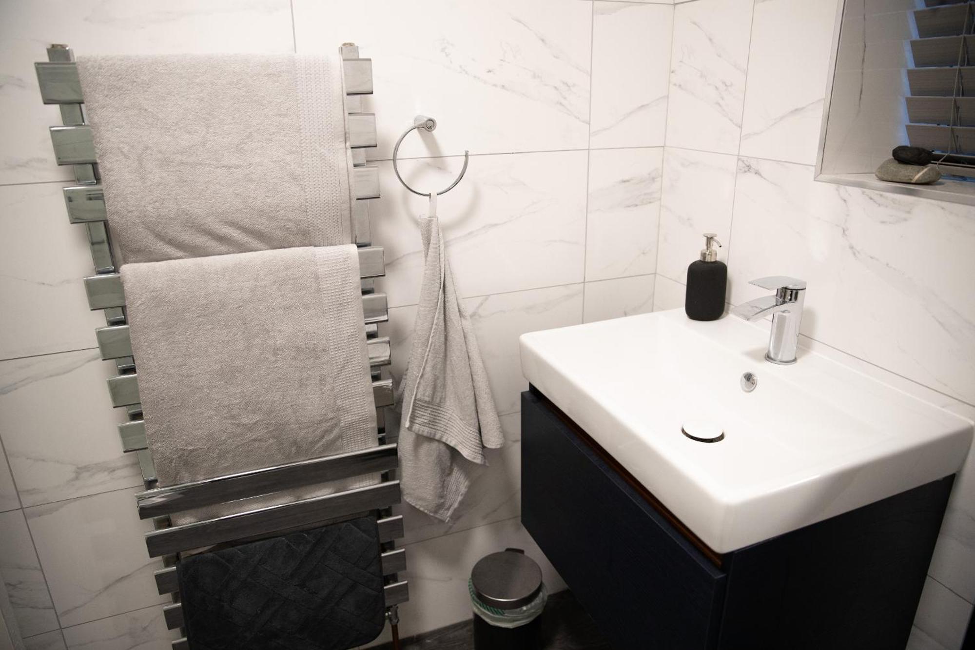 2 Bedroom Property With Free Parking Close To Leeds City Centre ภายนอก รูปภาพ